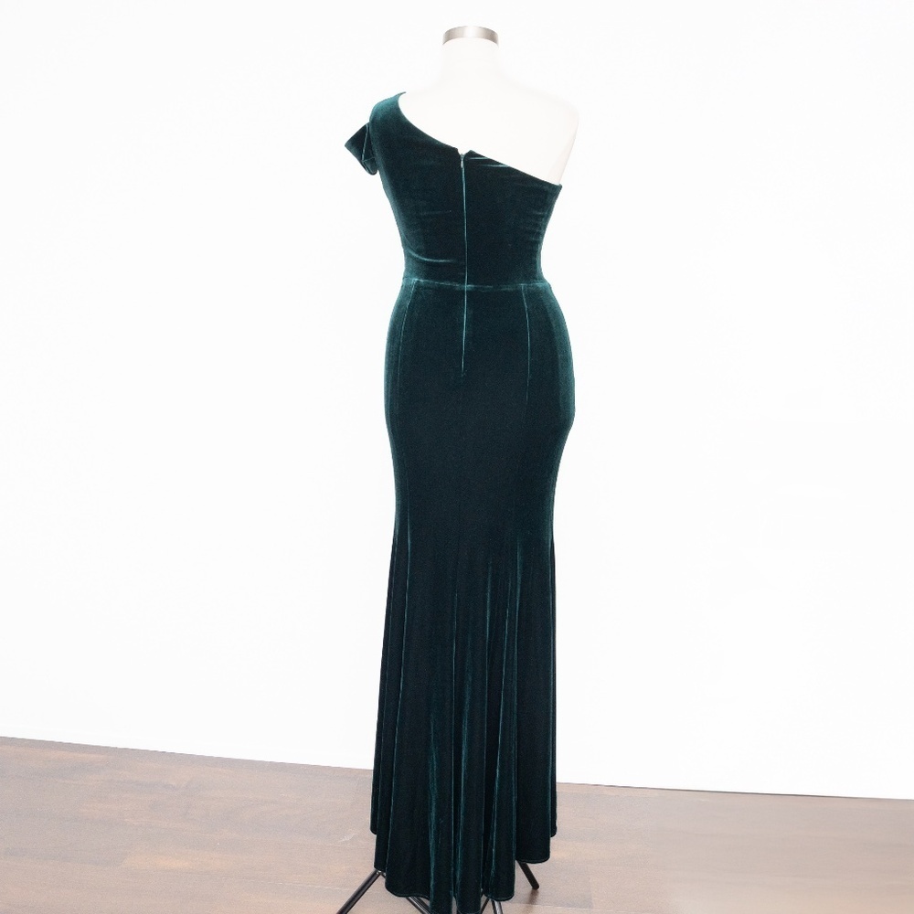 Betsy &‎ Adam | New! Ella long velvet one shoulder gown - Picture 3 of 12